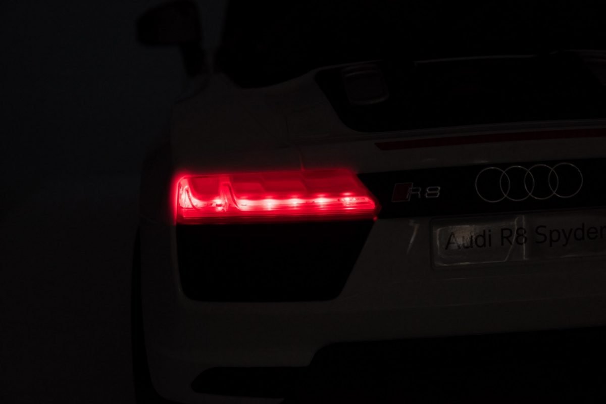 Лицензирана Акумулаторна Кола Audi R8, 70W, 12V4,5Ah, R/C 2.4, EVA гуми - Image 14