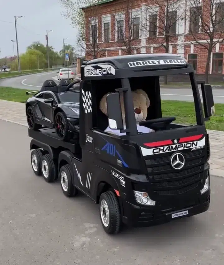 Лицензиран Акумулаторен Камион Mercedes ACTROS, 12V/14Ah, 180W, 4х4, R/C 2.4, EVA гуми - Image 8
