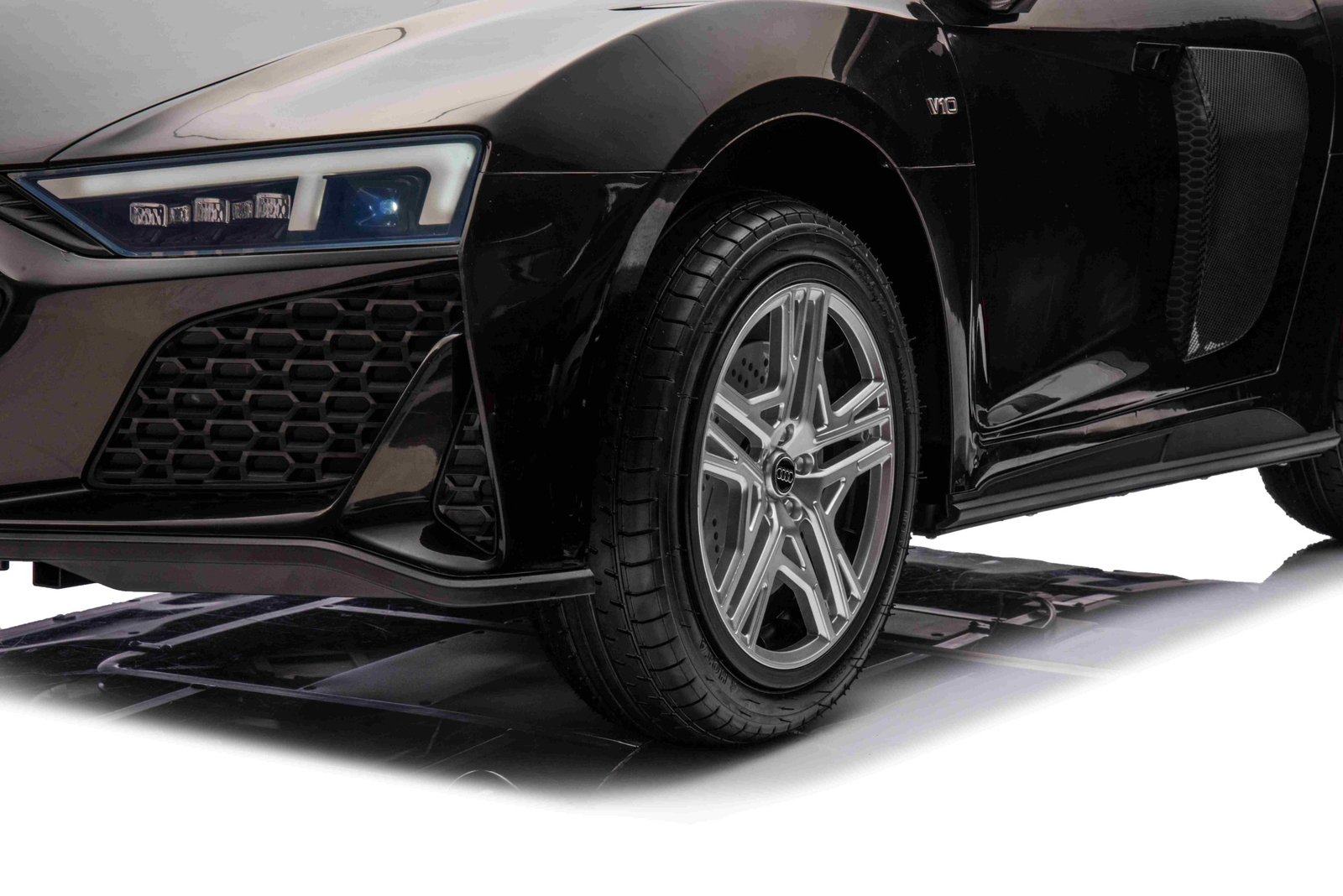 Лицензирана Акумулаторна Кола Audi R8 Premium, 200W, 24V/14Ah, Помпещи гуми - Image 16