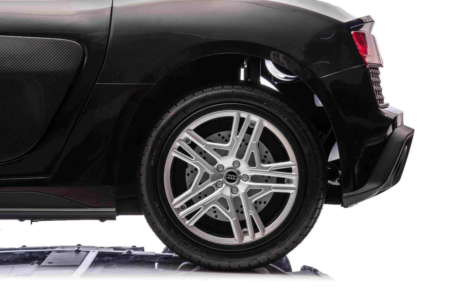 Лицензирана Акумулаторна Кола Audi R8 Premium, 200W, 24V/14Ah, Помпещи гуми - Image 20