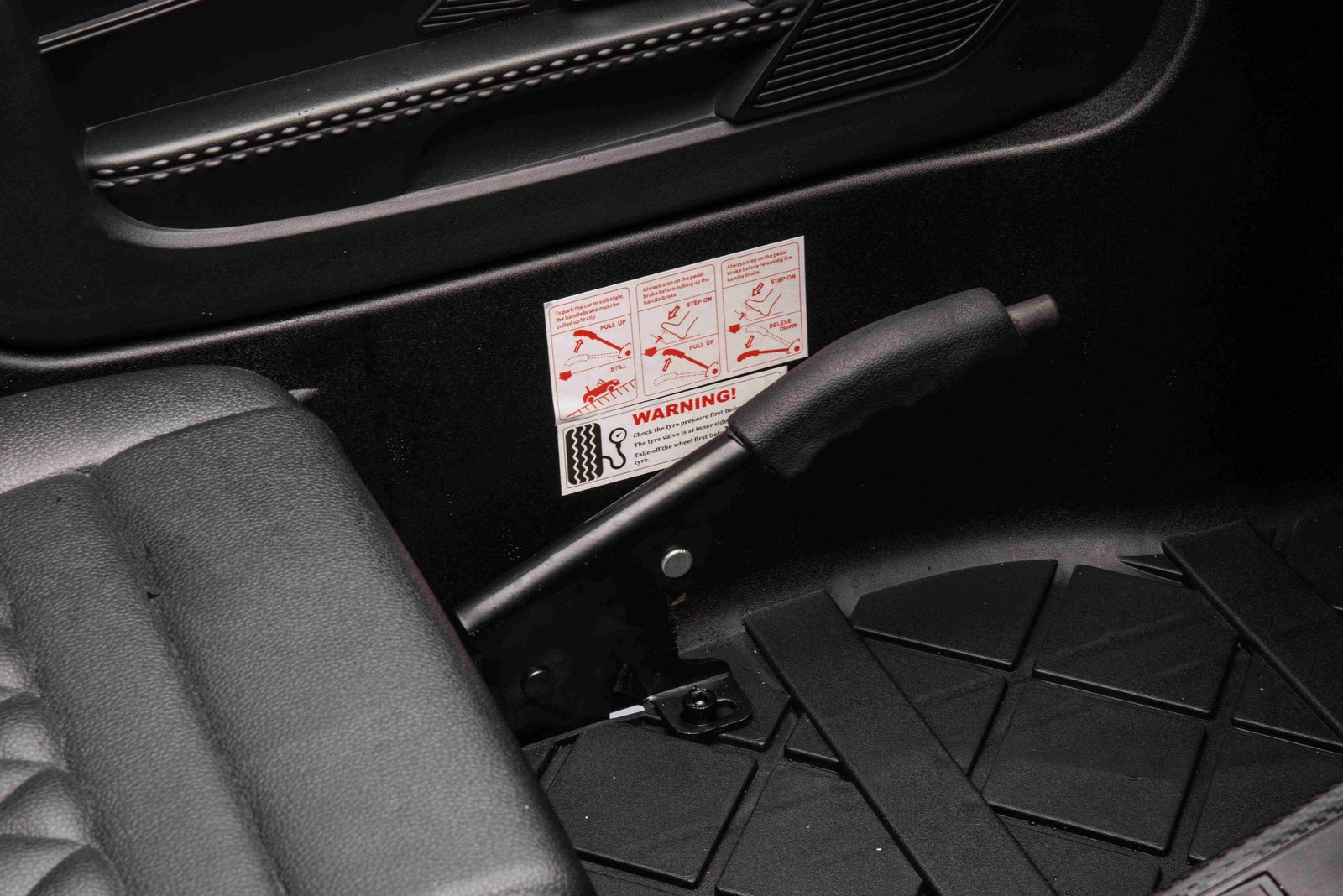 Лицензирана Акумулаторна Кола Audi R8 Premium, 200W, 24V/14Ah, Помпещи гуми - Image 25