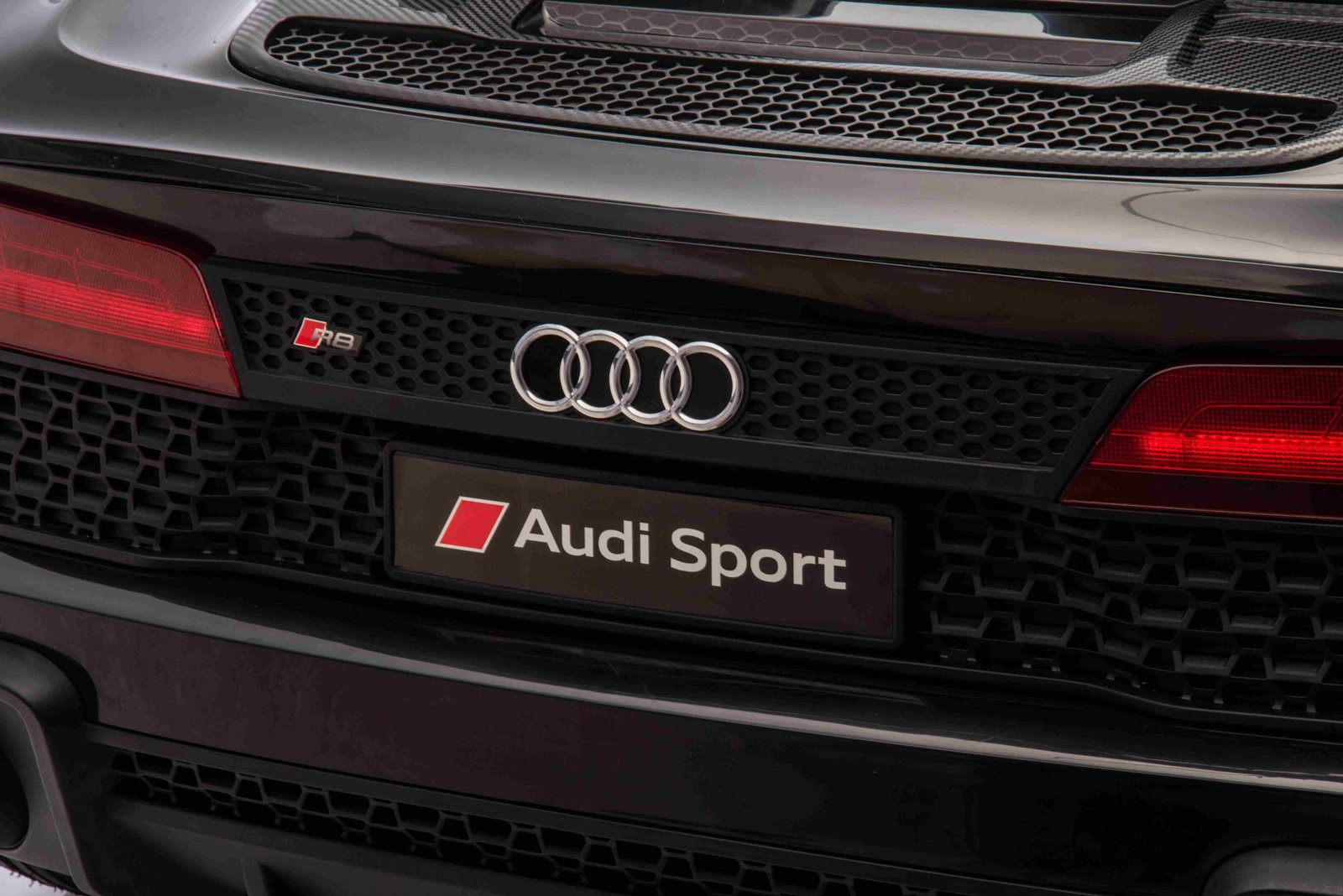Лицензирана Акумулаторна Кола Audi R8 Premium, 200W, 24V/14Ah, Помпещи гуми - Image 26