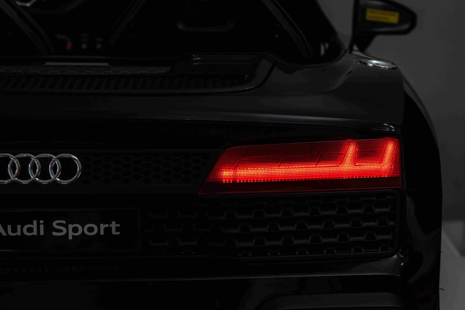 Лицензирана Акумулаторна Кола Audi R8 Premium, 200W, 24V/14Ah, Помпещи гуми - Image 18