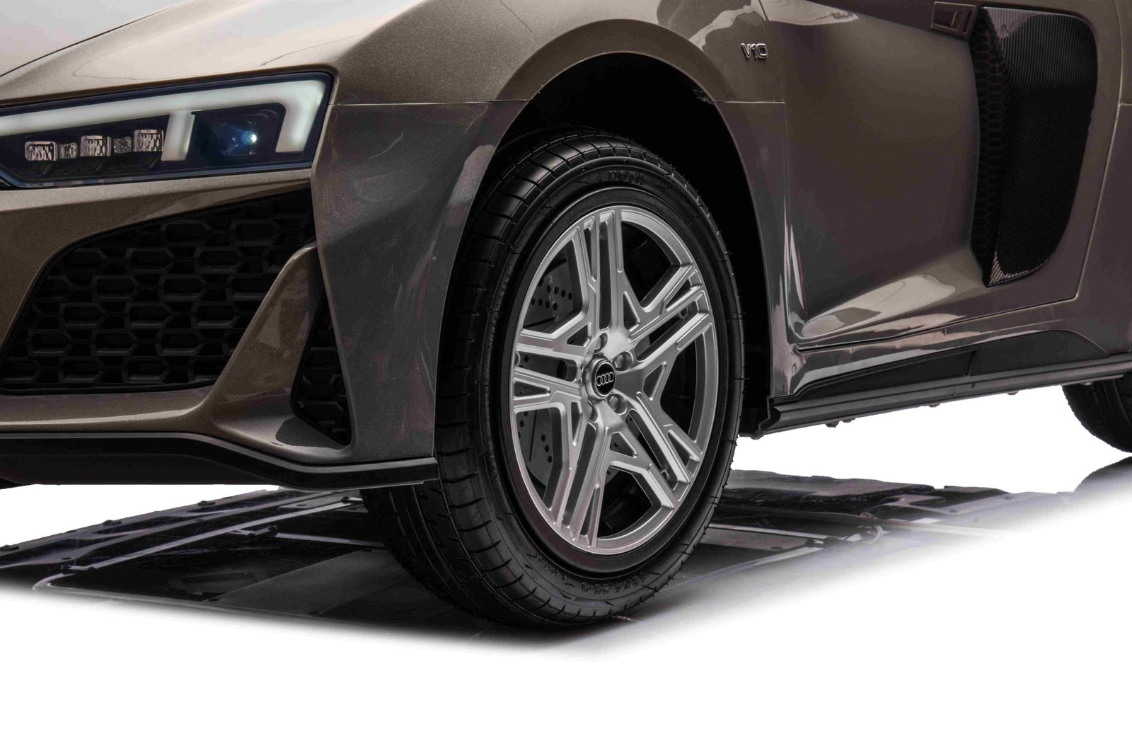 Лицензирана Акумулаторна Кола Audi R8 Premium, 200W, 24V/14Ah, Помпещи гуми - Image 16