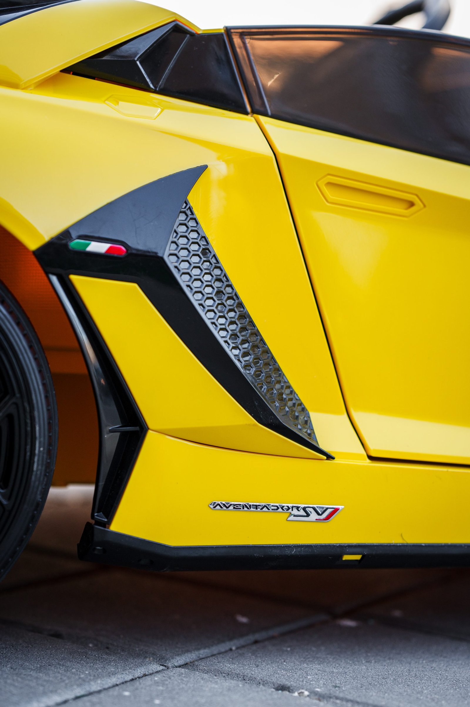 Лицензирана акумулаторна кола Lamborghini Aventador 2026, 24V7AH, 600W, R/C 2.4 G, EVA гуми под наем - Image 16