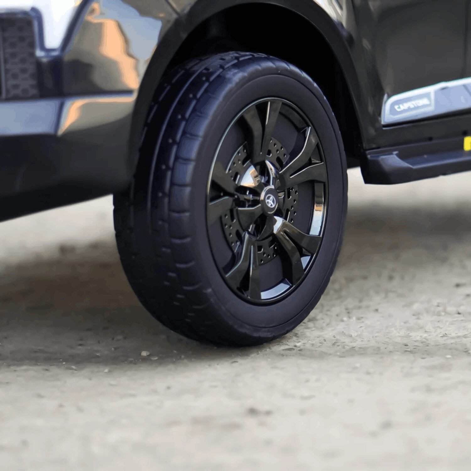Лицензиран Акумулаторен Джип Toyota Tundra, 12V/7Ah, 80W, EVA гуми, R/C 2.4G - Image 11