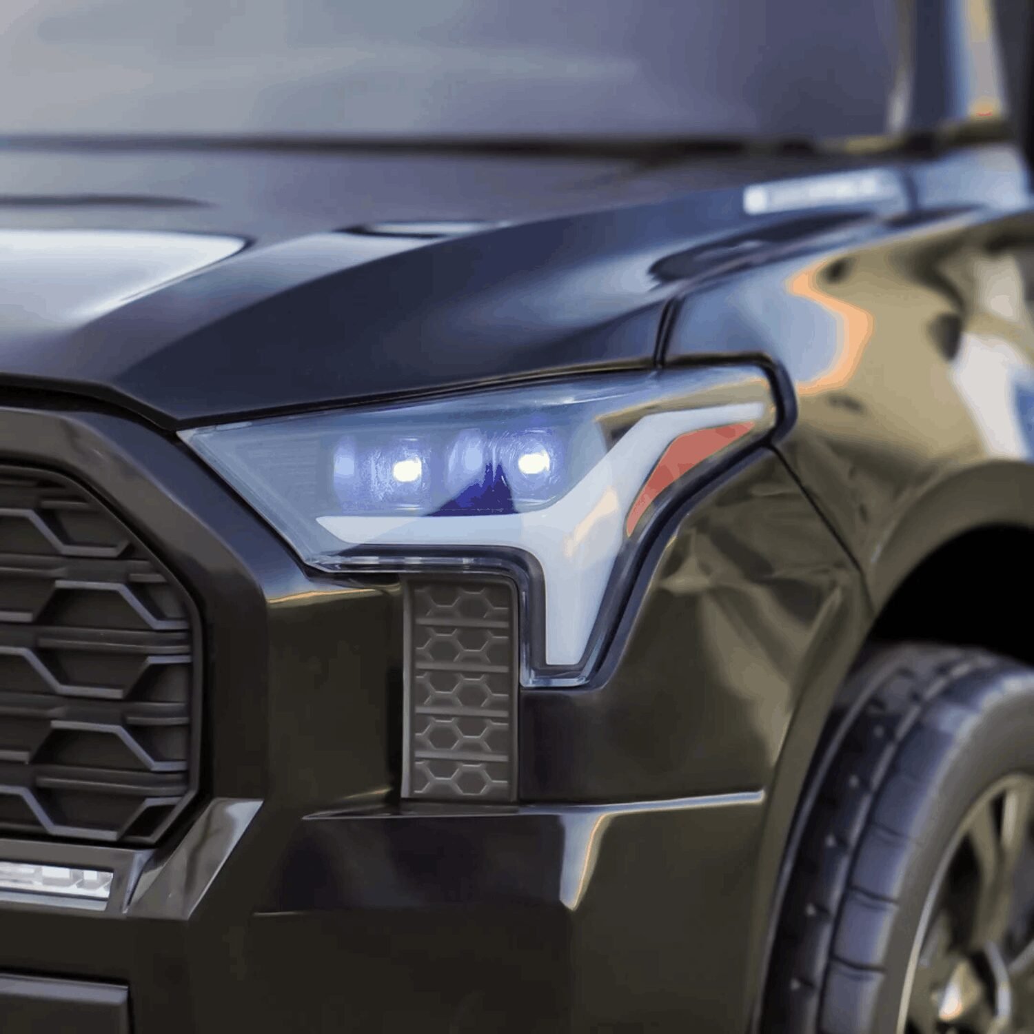 Лицензиран Акумулаторен Джип Toyota Tundra, 12V/7Ah, 80W, EVA гуми, R/C 2.4G - Image 9