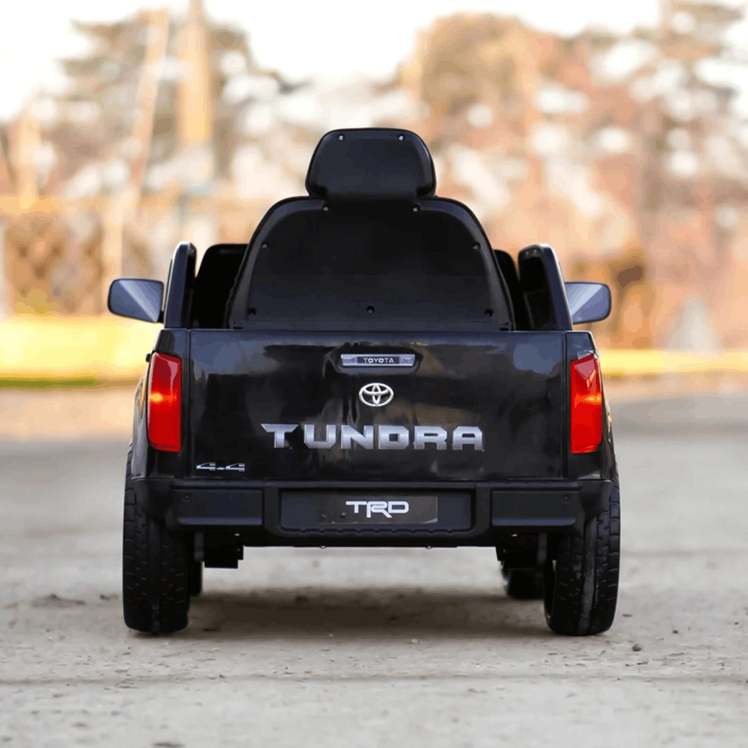 Лицензиран Акумулаторен Джип Toyota Tundra, 12V/7Ah, 80W, EVA гуми, R/C 2.4G - Image 7