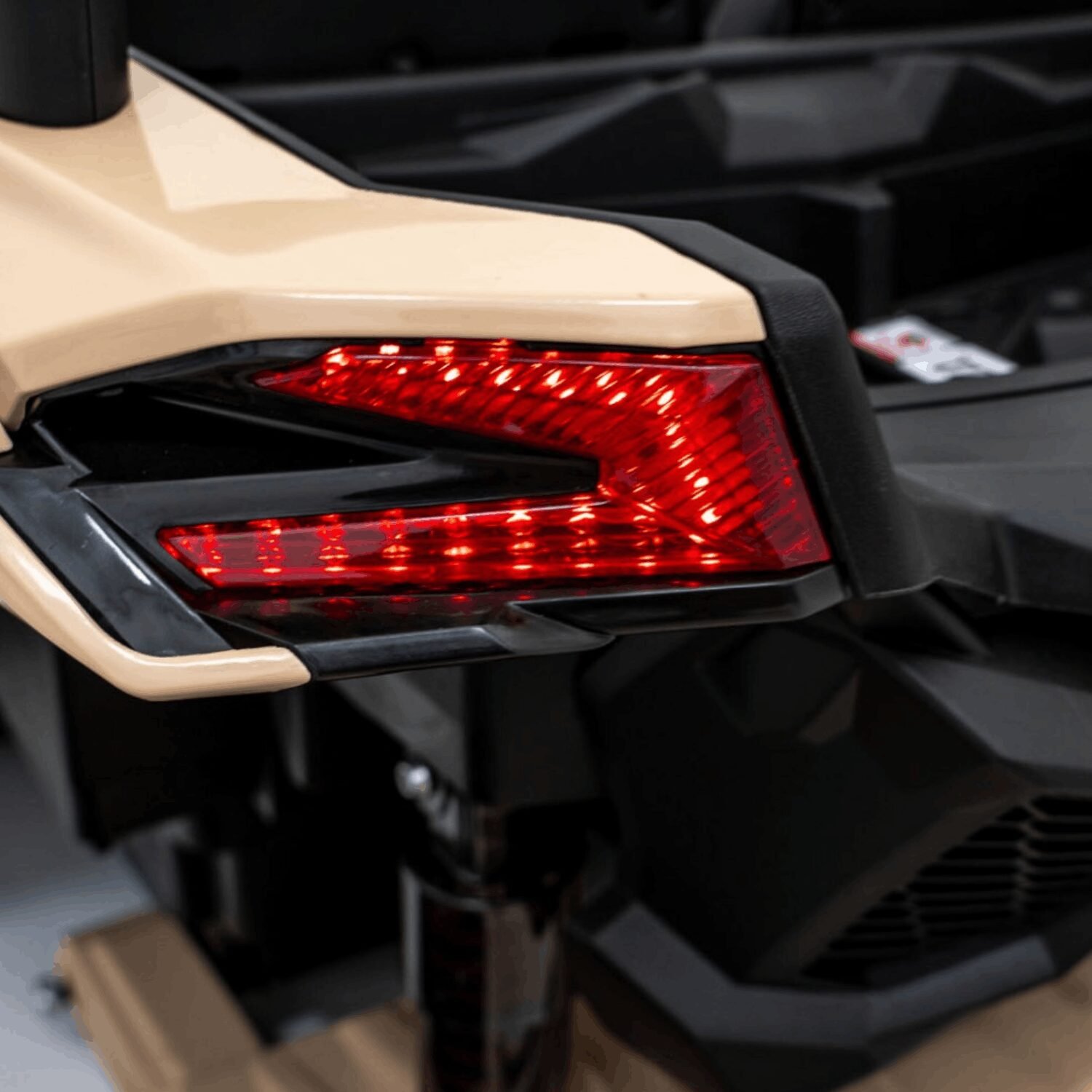 Лицензирано Акумулаторно UTV Can-Am MAVERICK 24V/14Ah, 640W, Надуваеми гуми, Безчеткови мотори - Image 16
